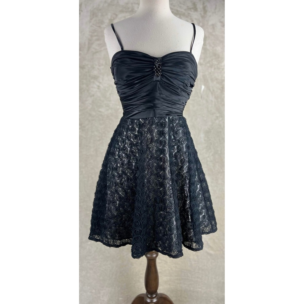 New Intrigue Black Satin Rosette Lace Cocktail Dress 8726-B594 Size 6 NWT